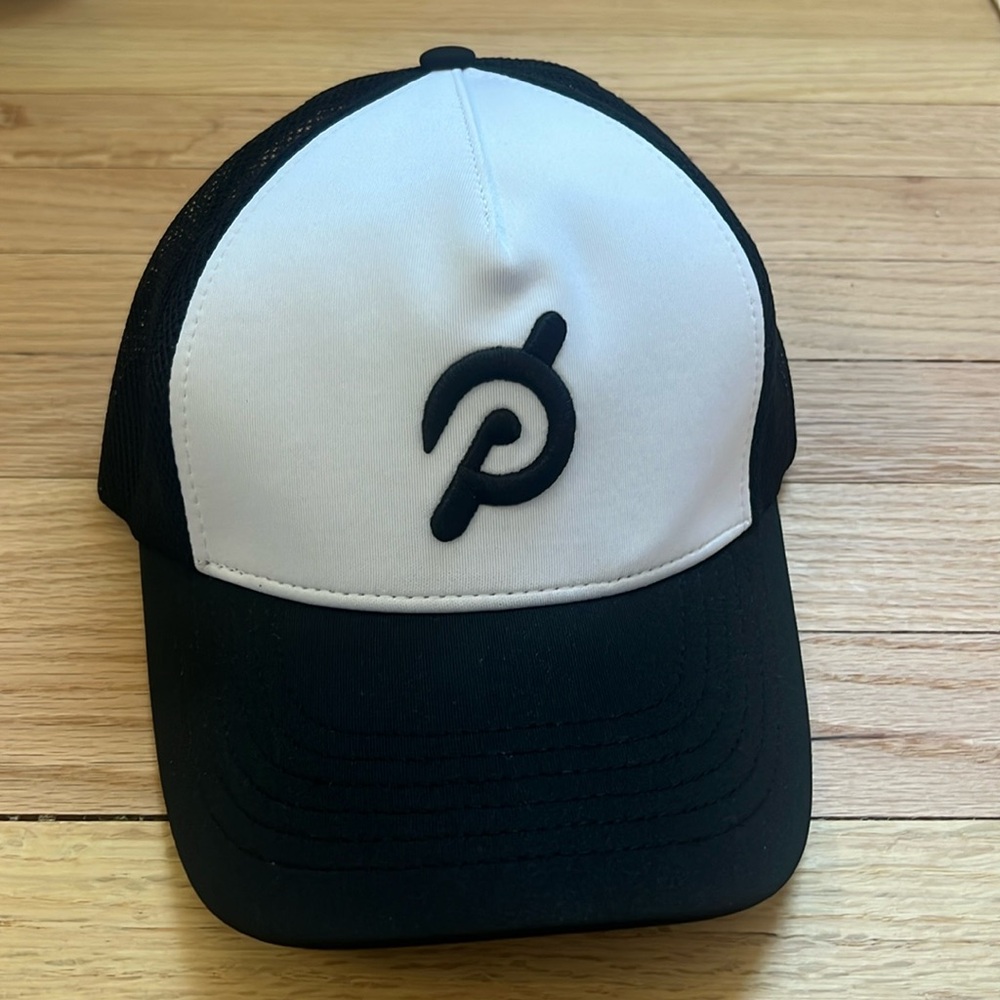 Peloton hat and pop socket - NWOT
